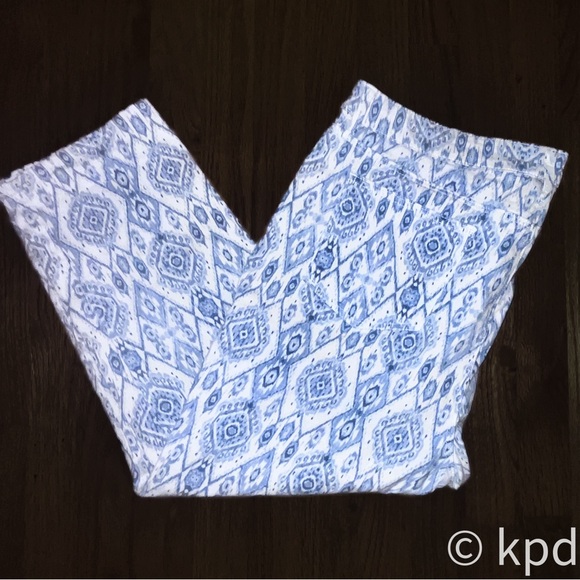 Chico’s So Slimming Girlfriend Slim Leg Crop Jeans - Picture 6 of 7